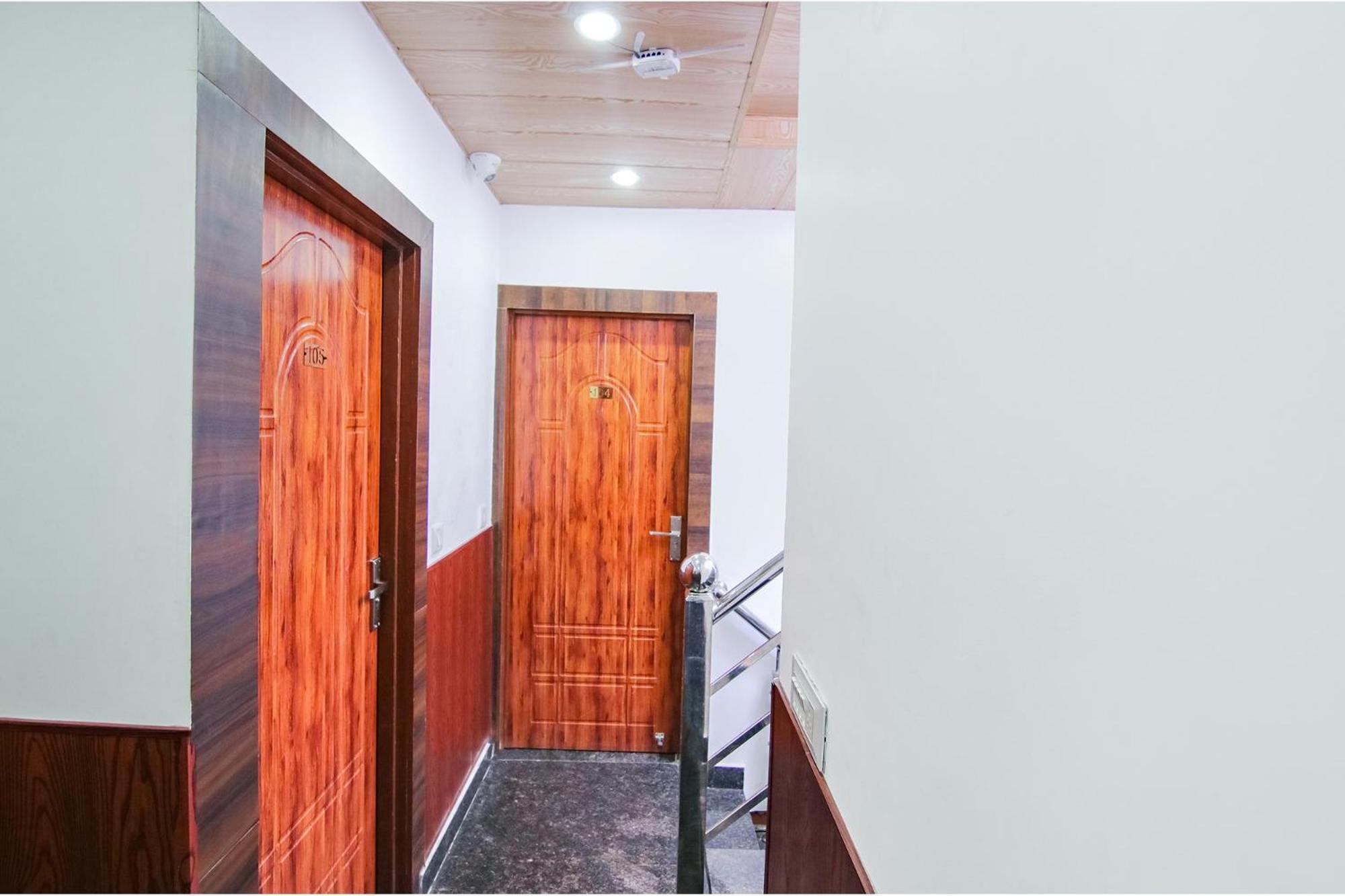 Fabexpress Kalsia Homestay - Nr Radha Krishna Mandir Мусори Екстериор снимка